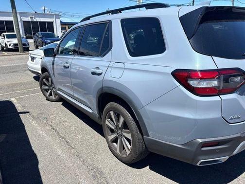 Sonic Gray Pearl 2023 Honda Pilot Touring