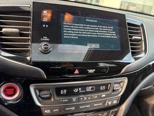 Crystal Black Pearl 2021 Honda Pilot Touring 7-Passenger