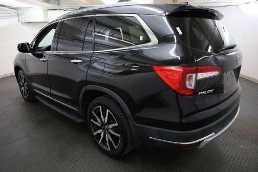 Crystal Black Pearl 2021 Honda Pilot Touring 7-Passenger