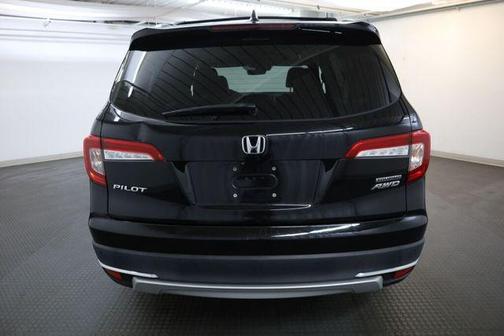 Crystal Black Pearl 2021 Honda Pilot Touring 7-Passenger