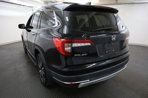 Crystal Black Pearl 2021 Honda Pilot Touring 7-Passenger
