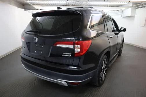 Crystal Black Pearl 2021 Honda Pilot Touring 7-Passenger