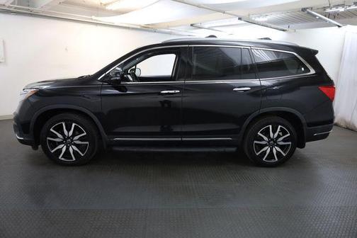 Crystal Black Pearl 2021 Honda Pilot Touring 7-Passenger