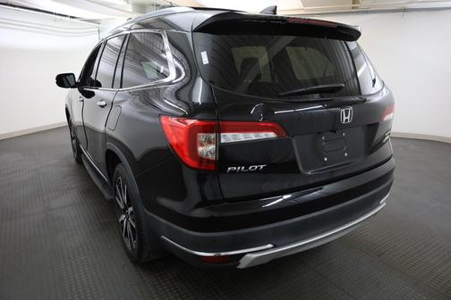 Crystal Black Pearl 2021 Honda Pilot Touring 7-Passenger