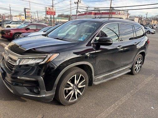 Crystal Black Pearl 2021 Honda Pilot Touring 7-Passenger