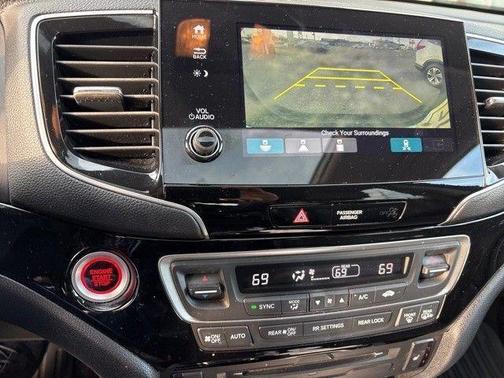 Crystal Black Pearl 2021 Honda Pilot Touring 7-Passenger