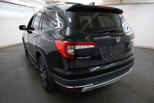 Crystal Black Pearl 2021 Honda Pilot Touring 7-Passenger
