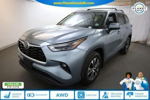 Moon Dust 2023 Toyota Highlander XLE