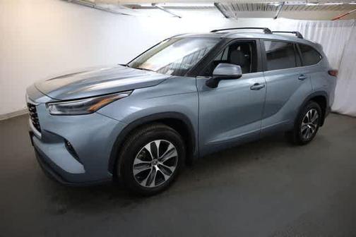 Moon Dust 2023 Toyota Highlander L