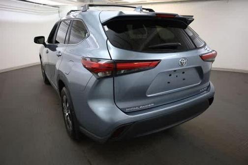 Moon Dust 2023 Toyota Highlander L