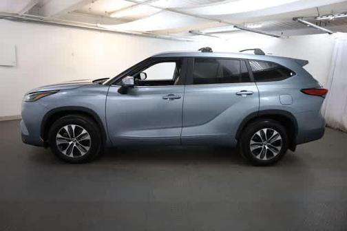 Moon Dust 2023 Toyota Highlander L