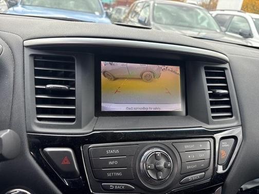 2014 Nissan Pathfinder SV