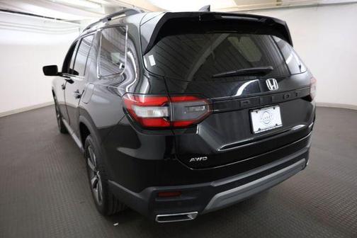 Crystal Black Pearl 2024 Honda Pilot Touring