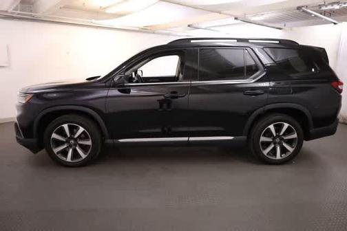 Crystal Black Pearl 2024 Honda Pilot Touring