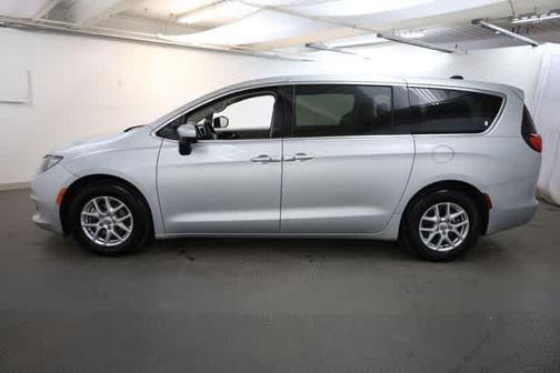 Silver Mist Clearcoat 2022 Chrysler Voyager LX
