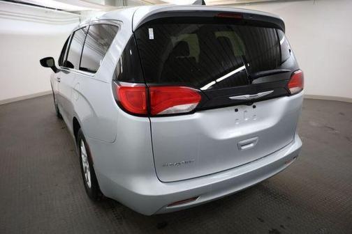 Silver Mist Clearcoat 2022 Chrysler Voyager LX