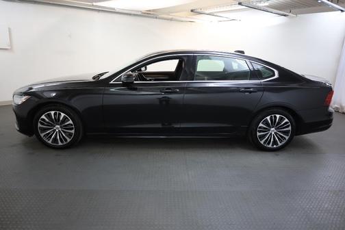 2022 Volvo S90 B6 Momentum
