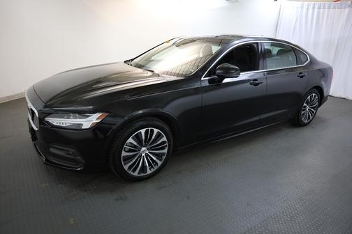 2022 Volvo S90 B6 Momentum