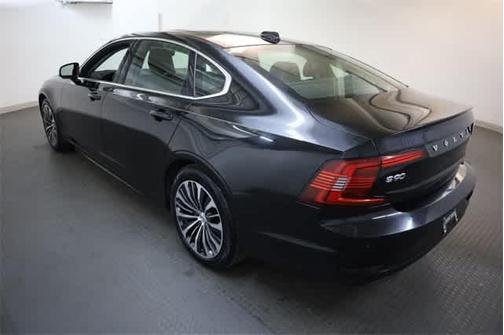 2022 Volvo S90 B6 Momentum
