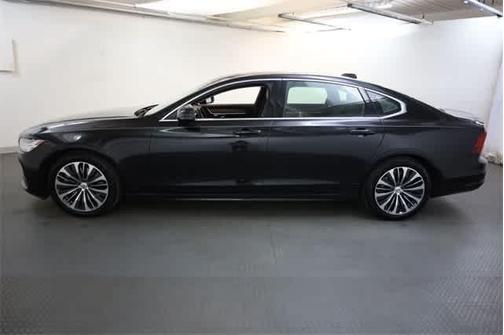 2022 Volvo S90 B6 Momentum