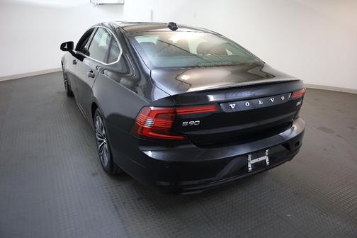 2022 Volvo S90 B6 Momentum