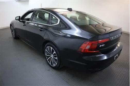 2022 Volvo S90 B6 Momentum