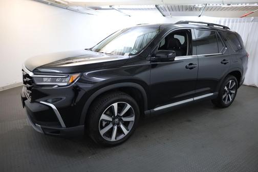 Crystal Black Pearl 2025 Honda Pilot Touring