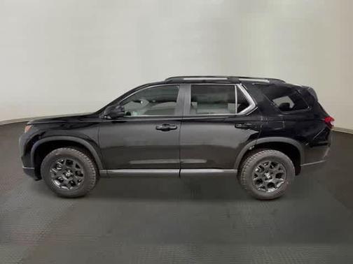 Crystal Black Pearl 2026 Honda Pilot TrailSport