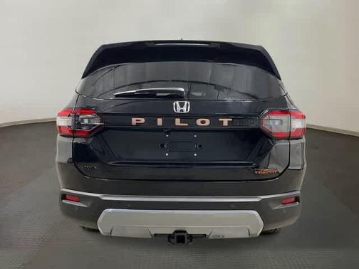 Crystal Black Pearl 2026 Honda Pilot TrailSport