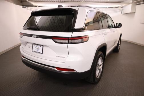 Bright White Clearcoat 2023 Jeep Grand Cherokee Laredo