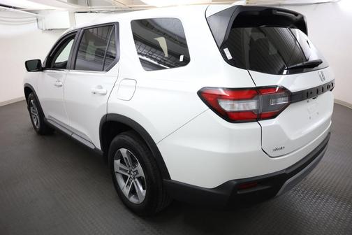 2023 Honda Pilot EX-L 8-Passenger