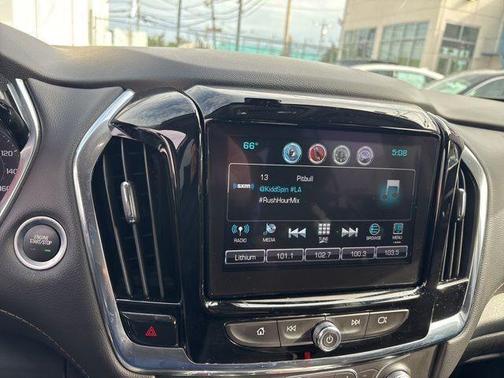 Graphite Metallic 2019 Chevrolet Traverse LT Cloth