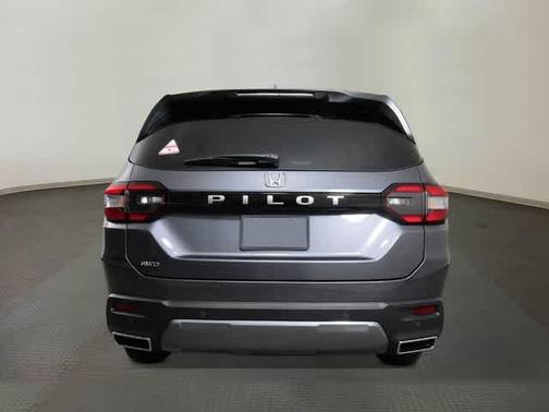 Modern Steel Metallic 2026 Honda Pilot EX-L