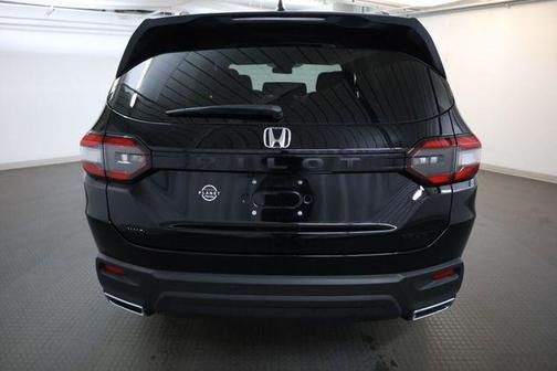 Crystal Black Pearl 2025 Honda Pilot Sport