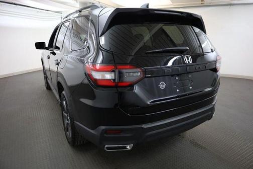 Crystal Black Pearl 2025 Honda Pilot Sport