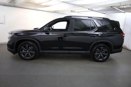 Crystal Black Pearl 2025 Honda Pilot Sport