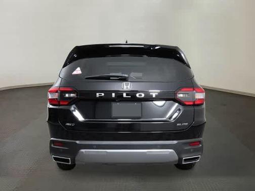 Crystal Black Pearl 2026 Honda Pilot Elite