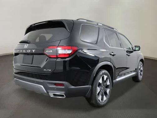 Crystal Black Pearl 2026 Honda Pilot Elite