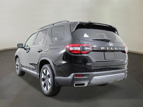 Crystal Black Pearl 2026 Honda Pilot Elite
