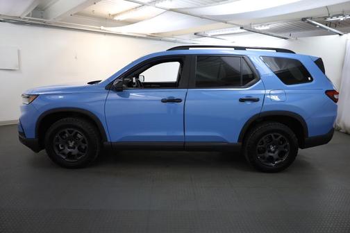 B 638P / DIFFUSED 2024 Honda Pilot TrailSport