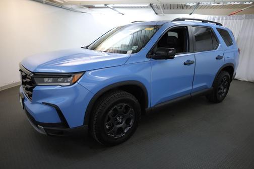 B 638P / DIFFUSED 2024 Honda Pilot TrailSport