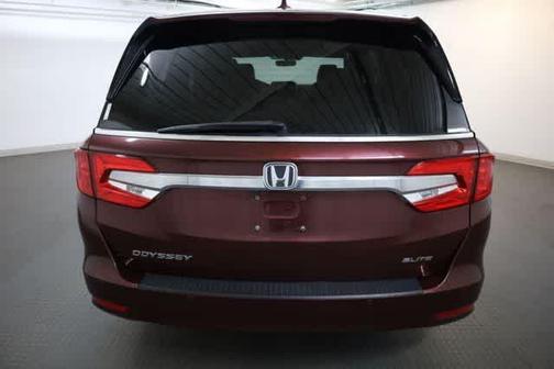 Deep Scarlet Pearl 2018 Honda Odyssey Elite