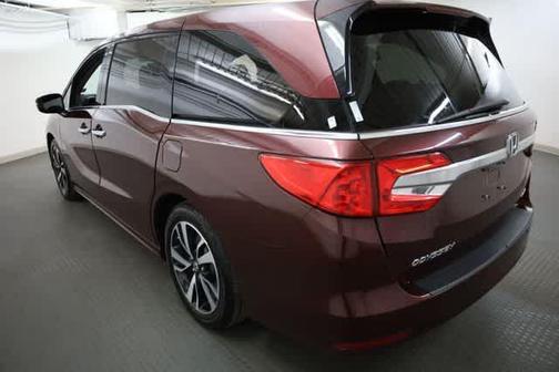 Deep Scarlet Pearl 2018 Honda Odyssey Elite