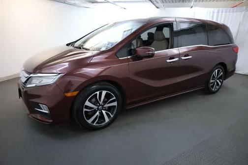 Deep Scarlet Pearl 2018 Honda Odyssey Elite