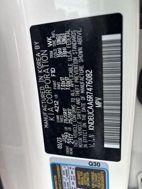 Clear White / Black Roof 2024 Kia Seltos S