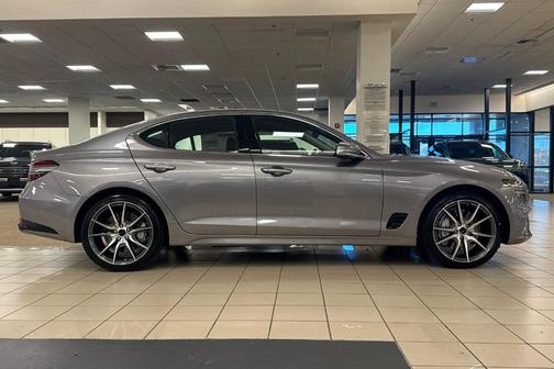 2026 Genesis G70 2.5T Standard