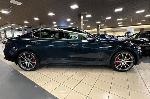 2025 Genesis G70 2.5T