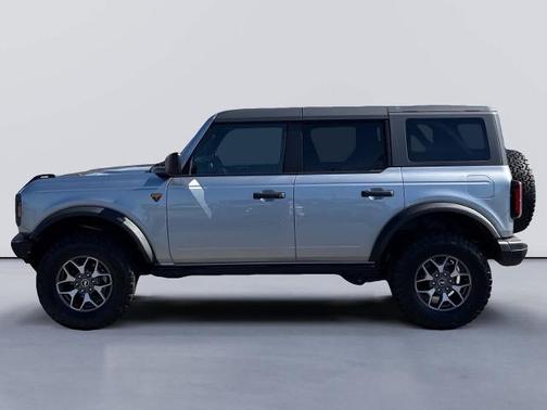 ICONIC SILVER METALLIC 2024 Ford Bronco BADLANDS