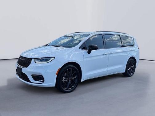 Bright White Clearcoat 2025 Chrysler Pacifica LIMITED
