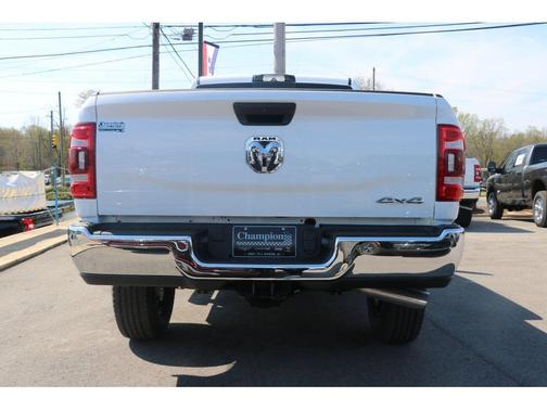 2024 RAM 2500 Tradesman Crew Cab 4x4 6'4' Box
